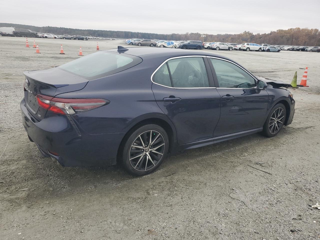 Toyota Camry Se Image 8