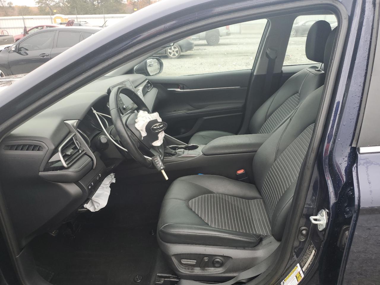 Toyota Camry Se Image 6