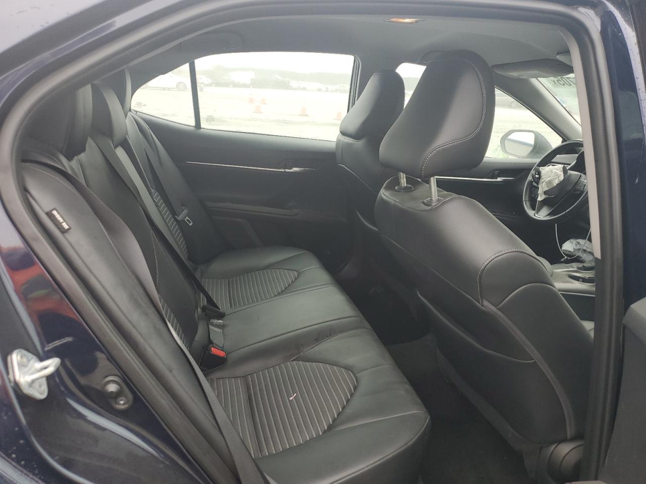 Toyota Camry Se Image 12