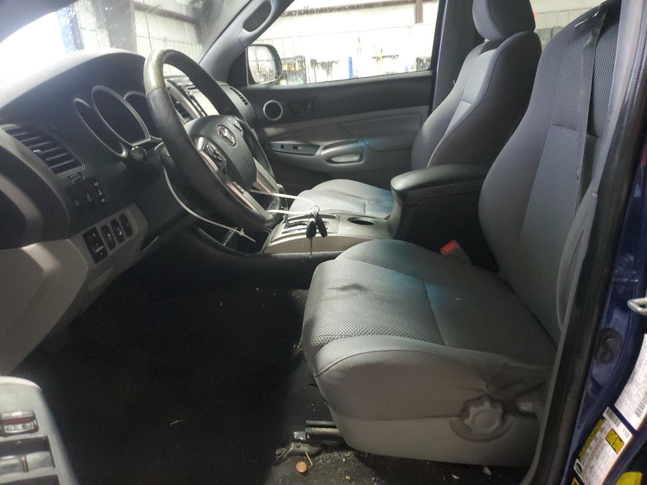 Toyota Tacoma Double Cab Image 2