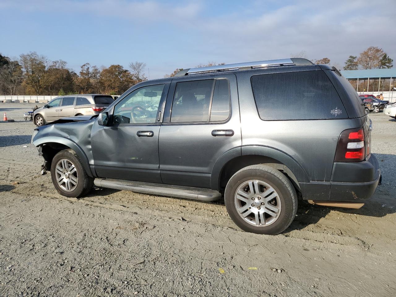 Ford Explorer Limited Image 8