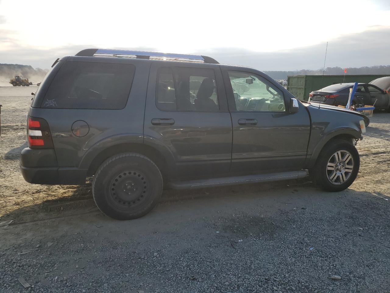 Ford Explorer Limited Image 4
