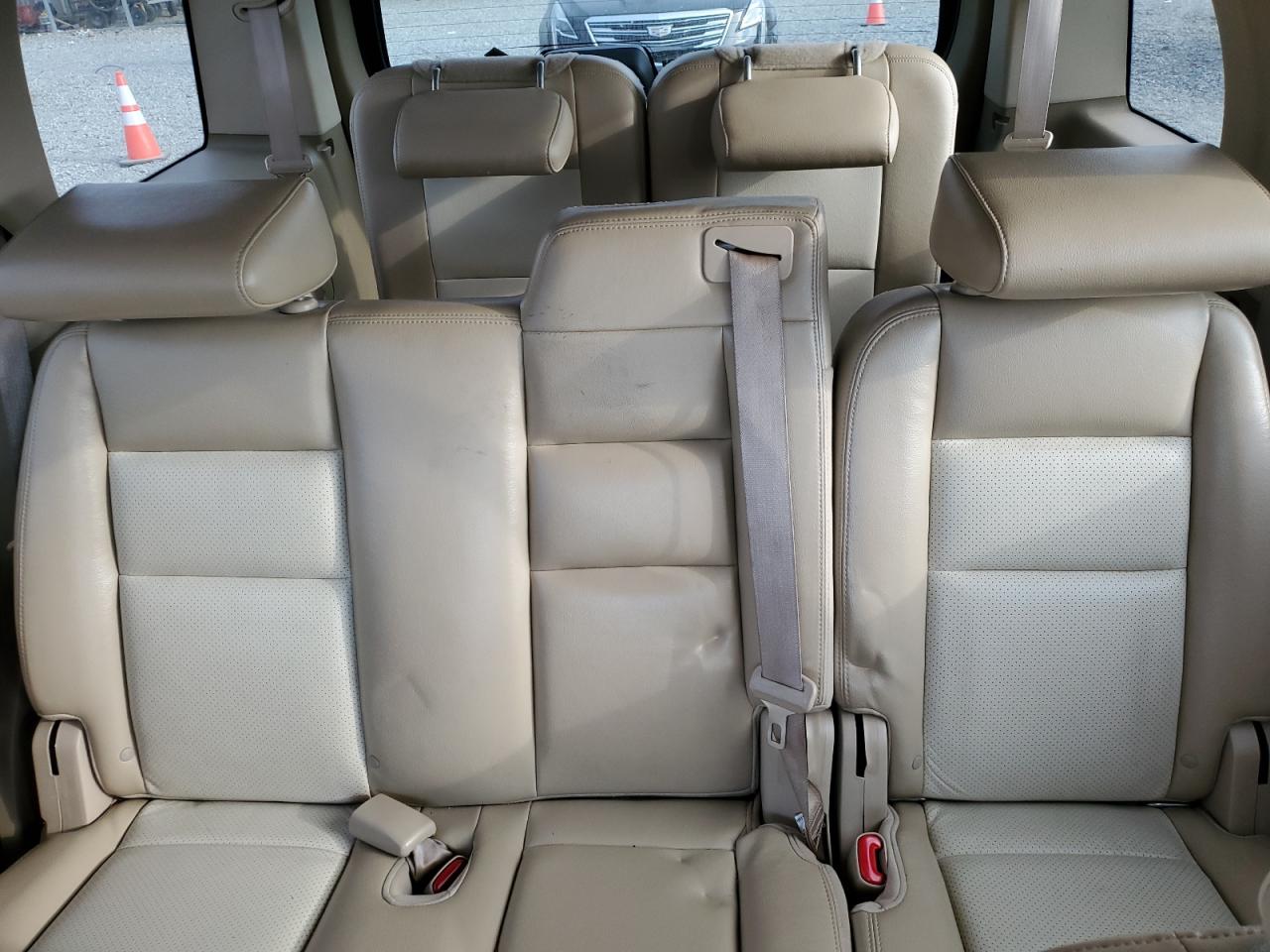 Ford Explorer Limited Image 3