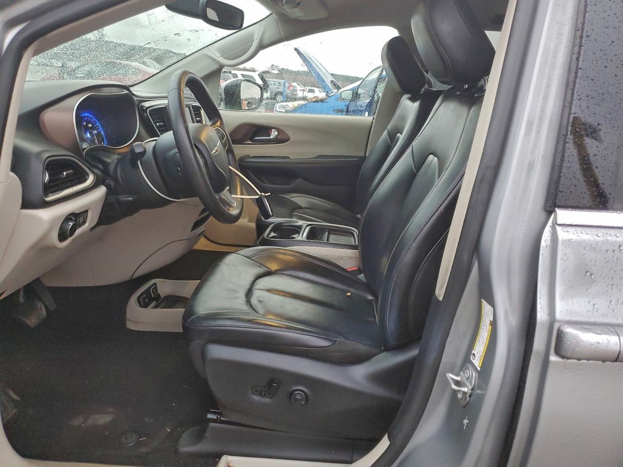 Chrysler Minivan Lxi Image 12