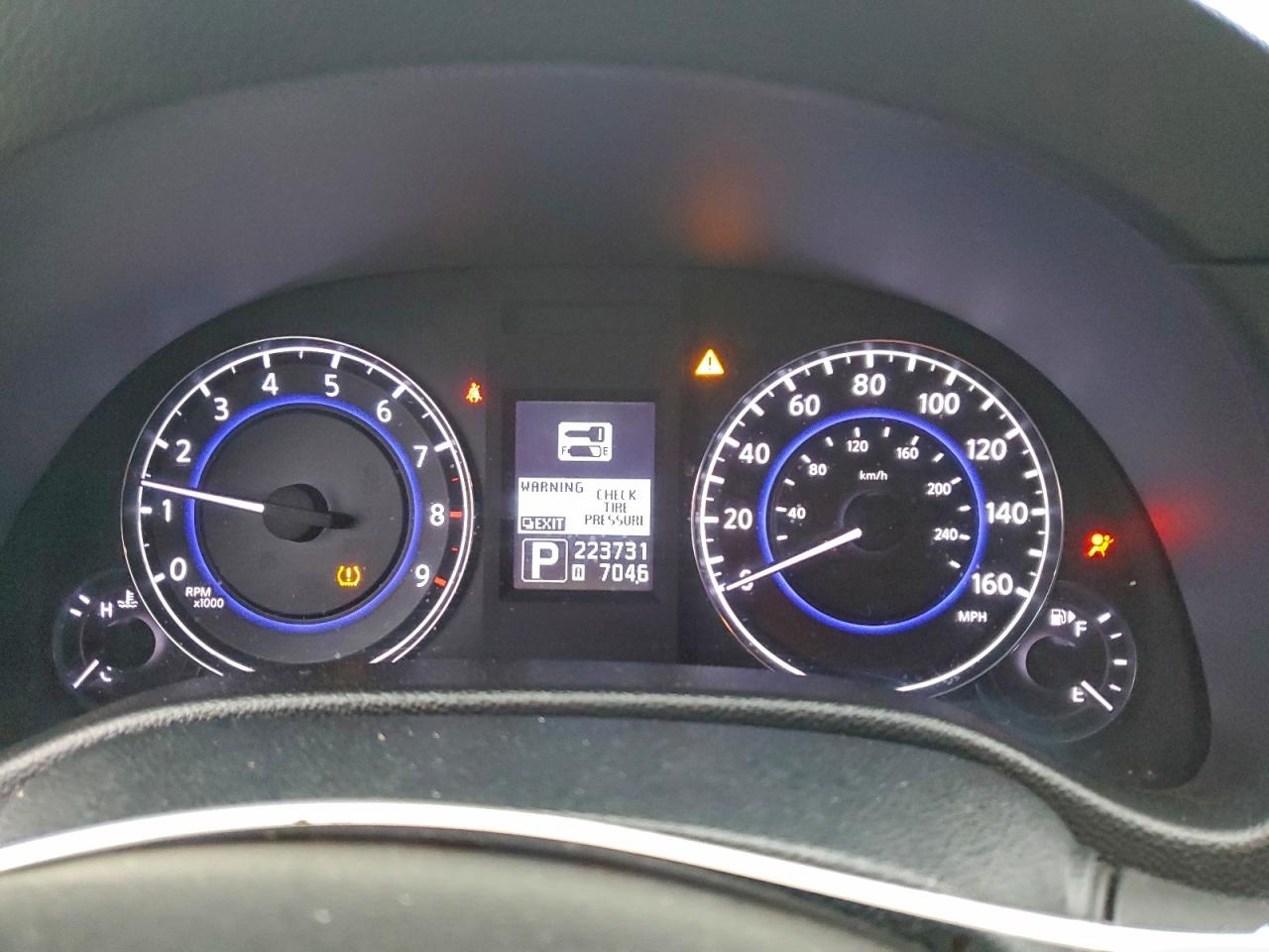 INFINITI G37 Image 10