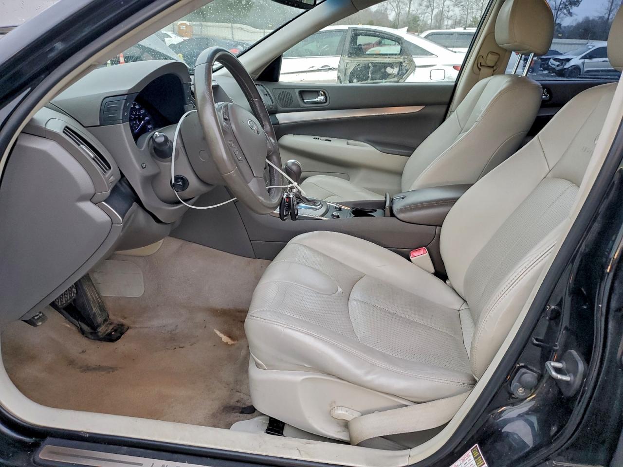 INFINITI G37 Base Image 8