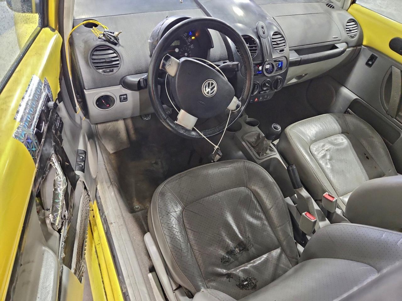 Volkswagen Beetle Glx Image 10