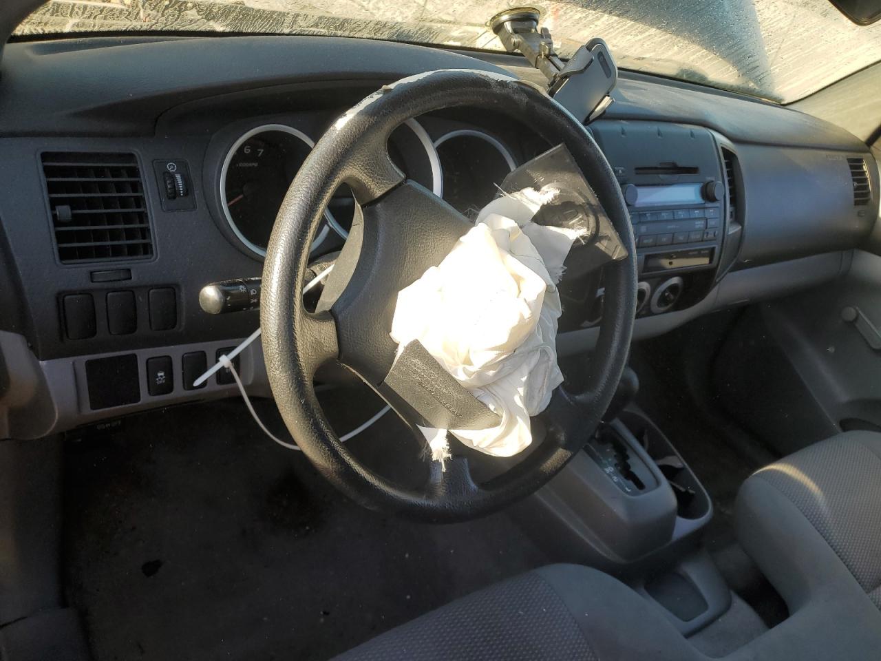 Toyota Tacoma Image 9