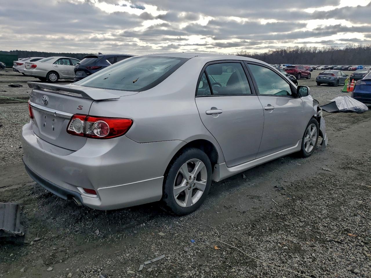 Toyota Corolla Base Image 11