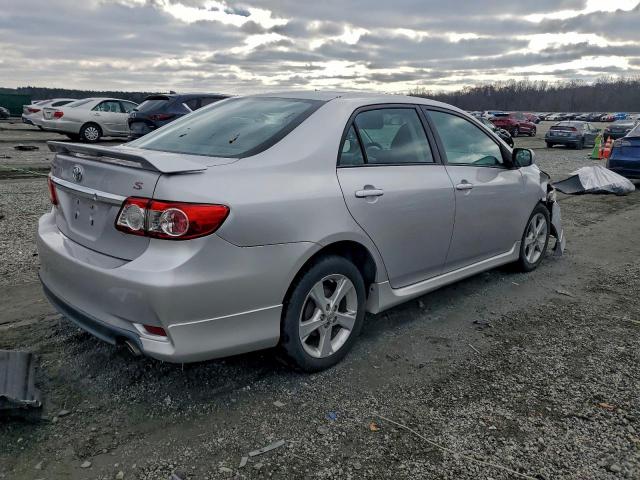 Toyota Corolla Base Image 11