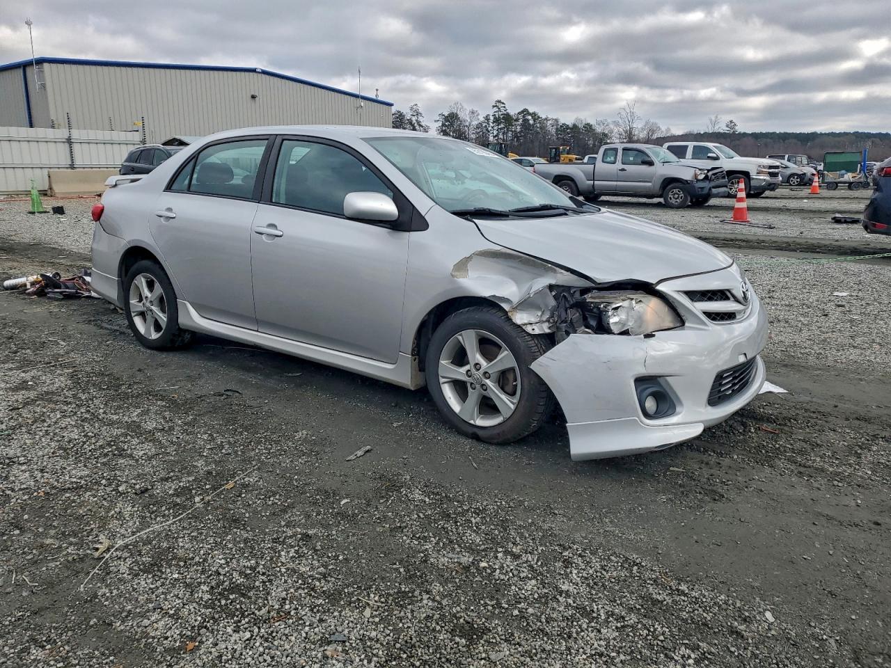 Toyota Corolla Base Image 8