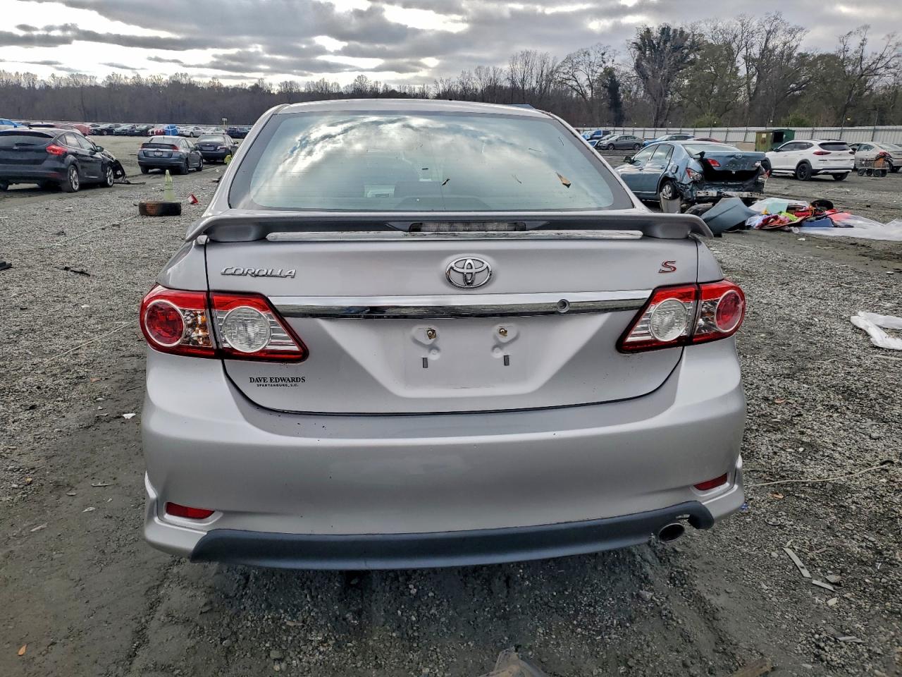 Toyota Corolla Base Image 6