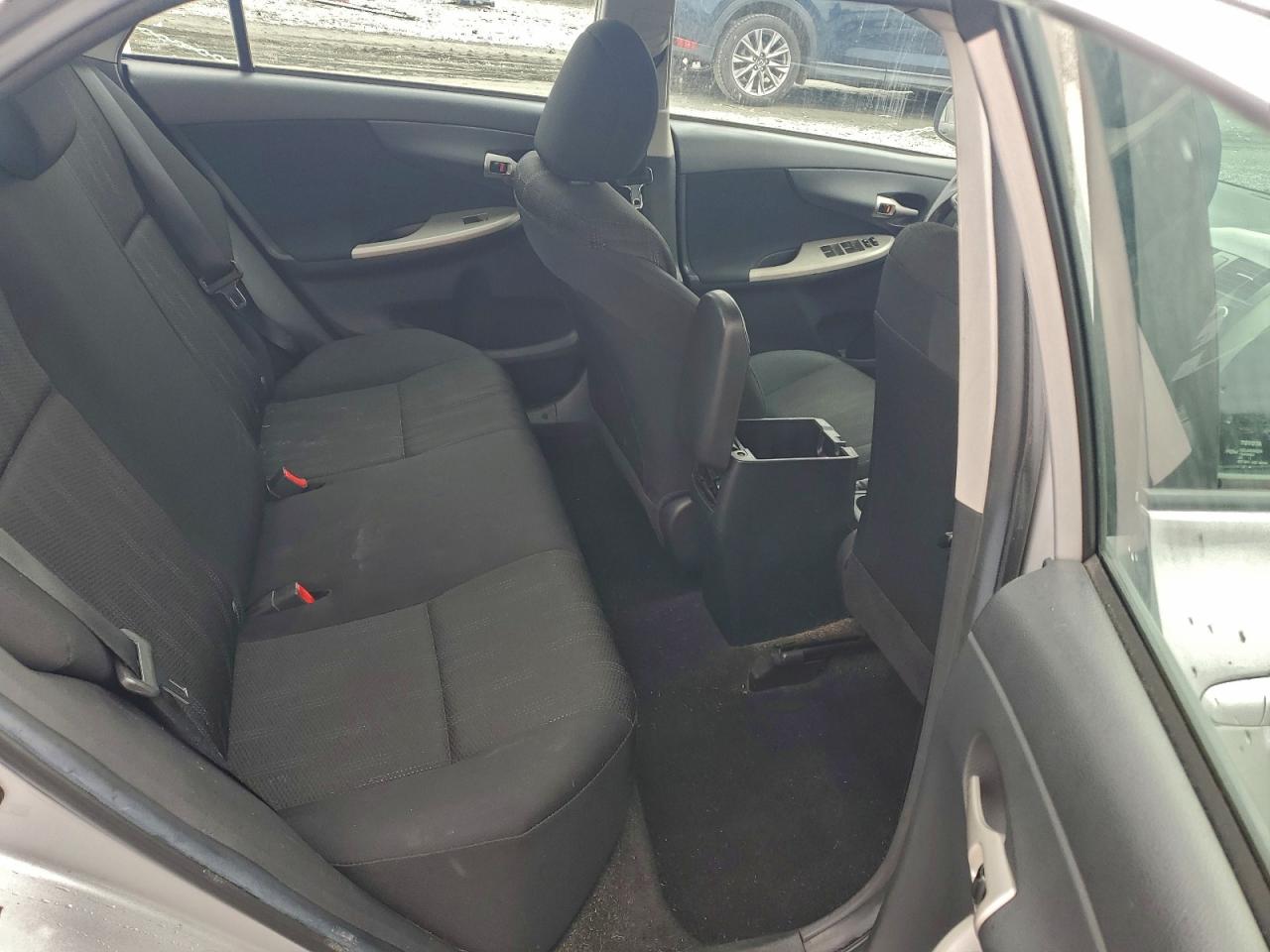 Toyota Corolla Base Image 12