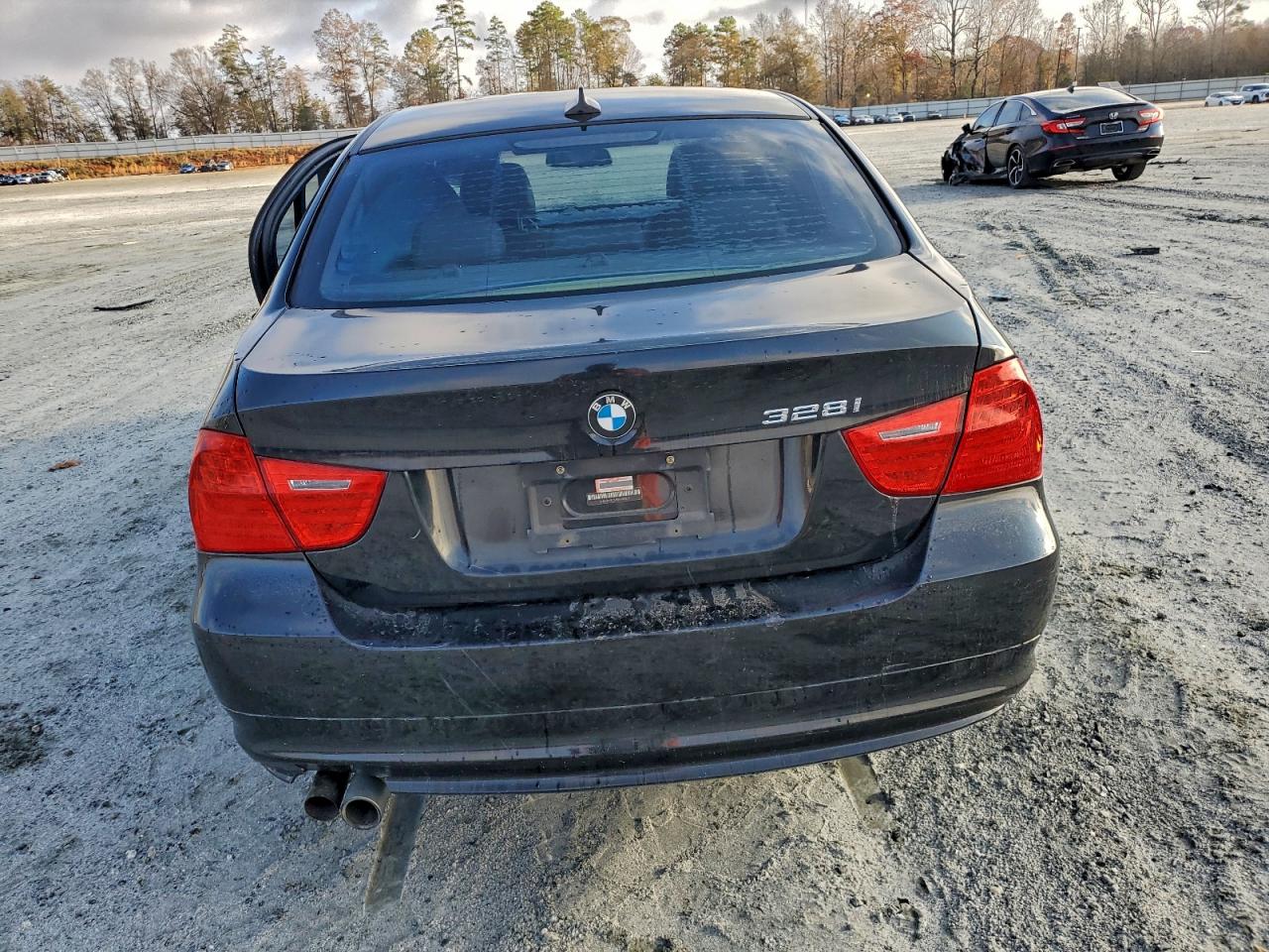 BMW 3 Series I Image 8