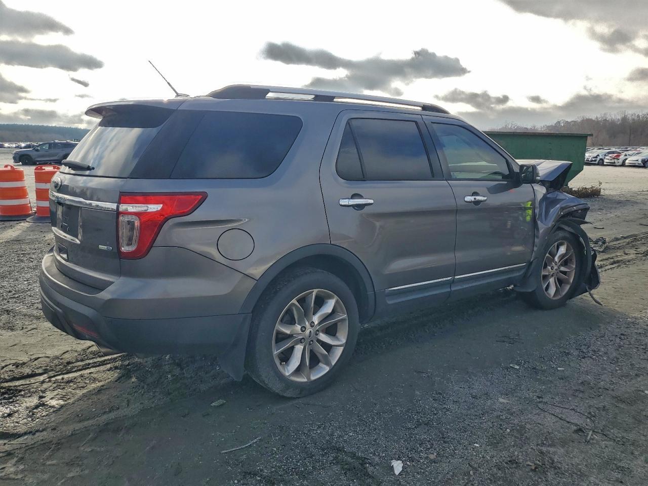 Ford Explorer Limited Image 8