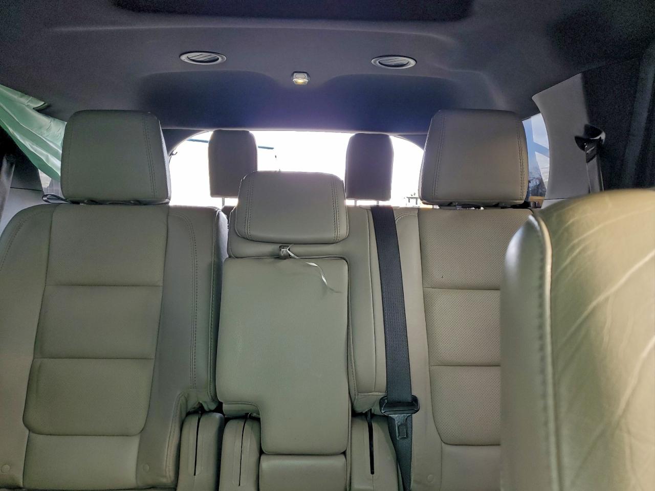 Ford Explorer Limited Image 13