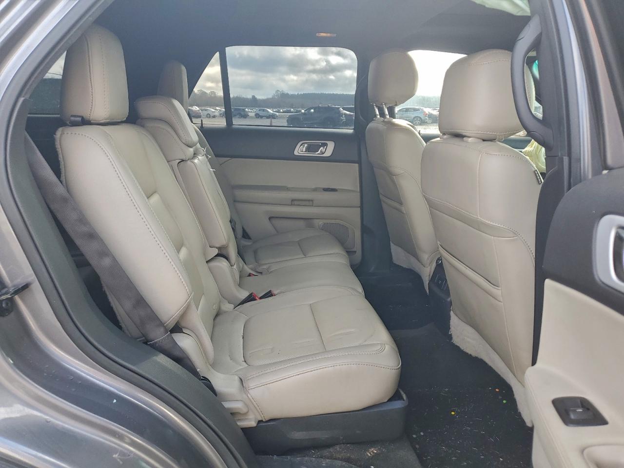 Ford Explorer Limited Image 9