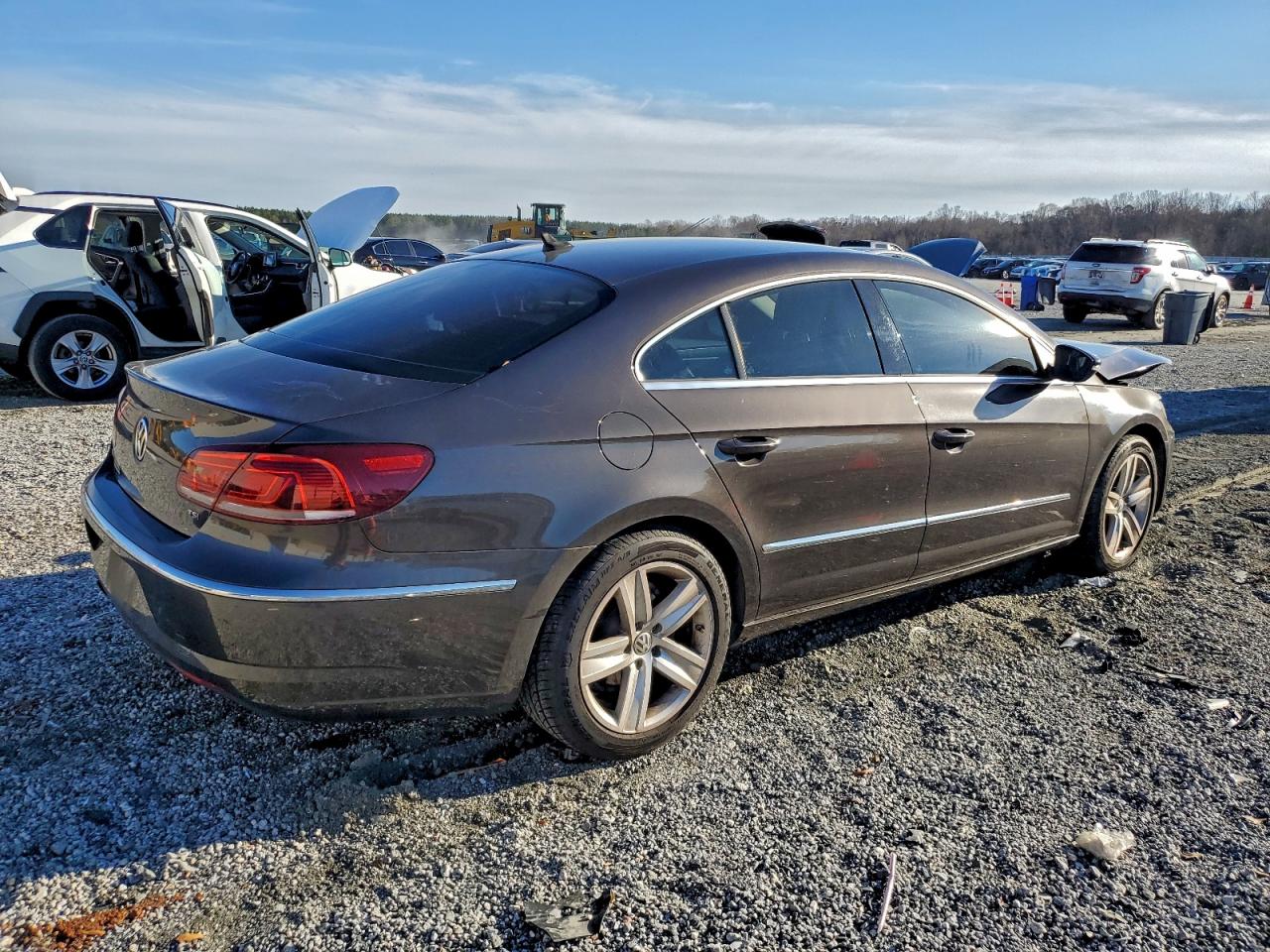 Volkswagen CC Base Image 3