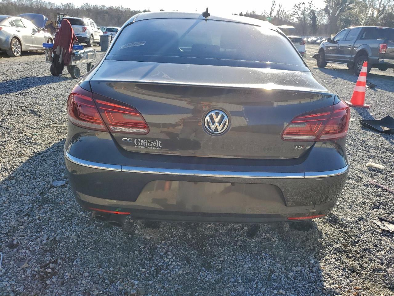 Volkswagen CC Base Image 10