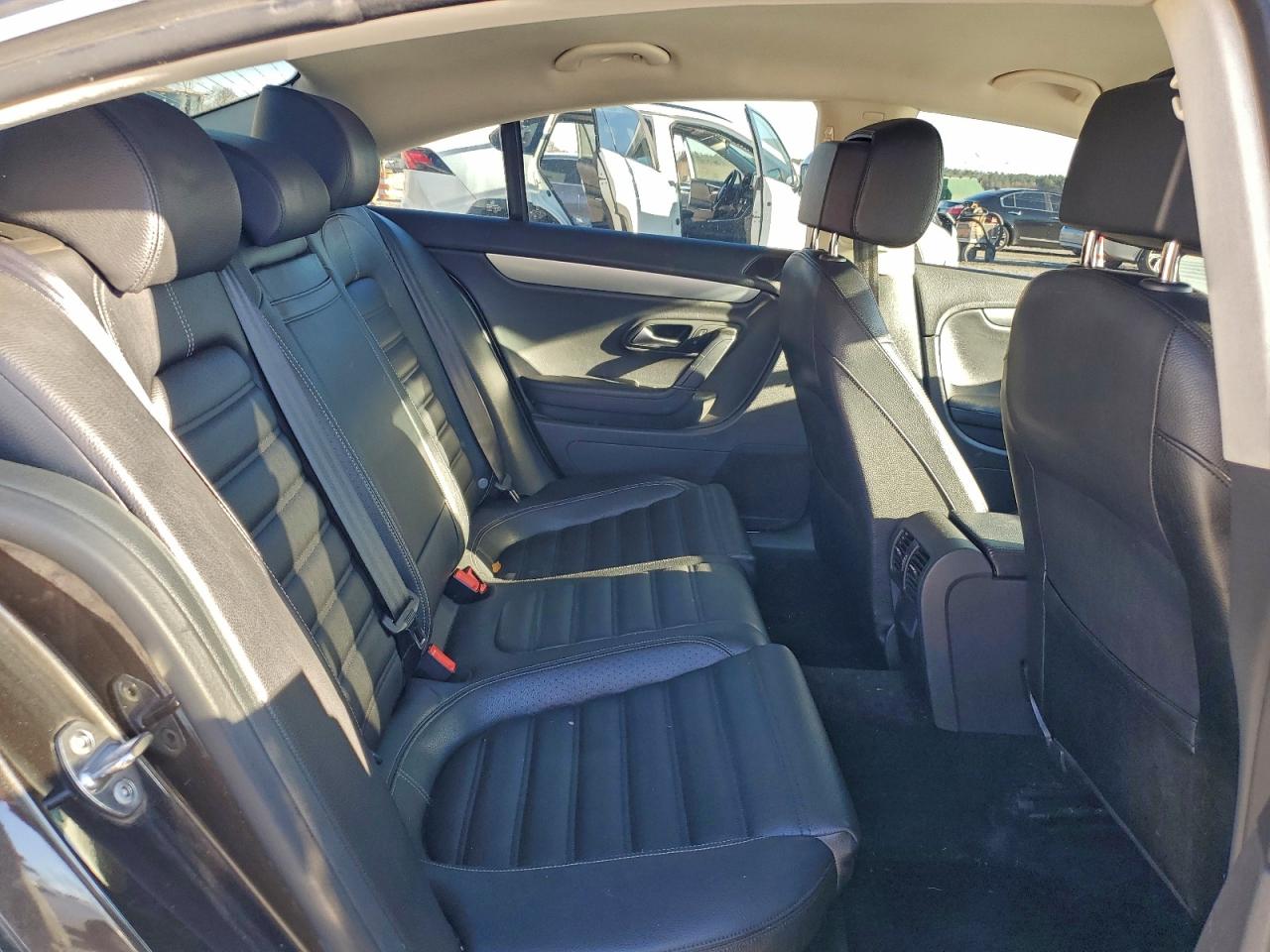 Volkswagen CC Base Image 12