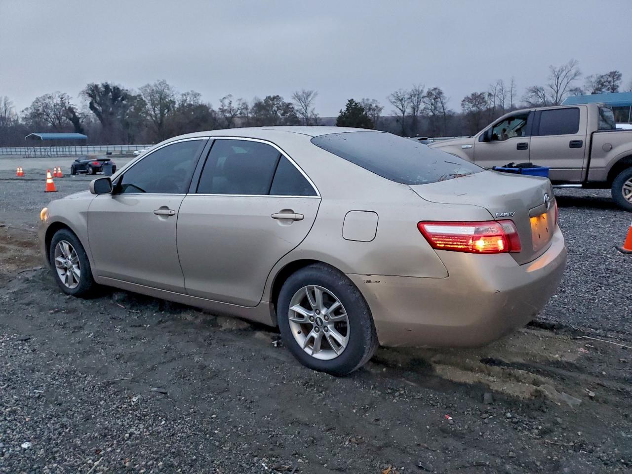 Toyota Camry Ce Image 4