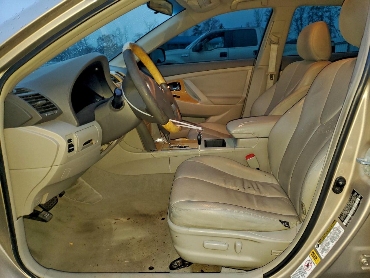 Toyota Camry Ce Image 2