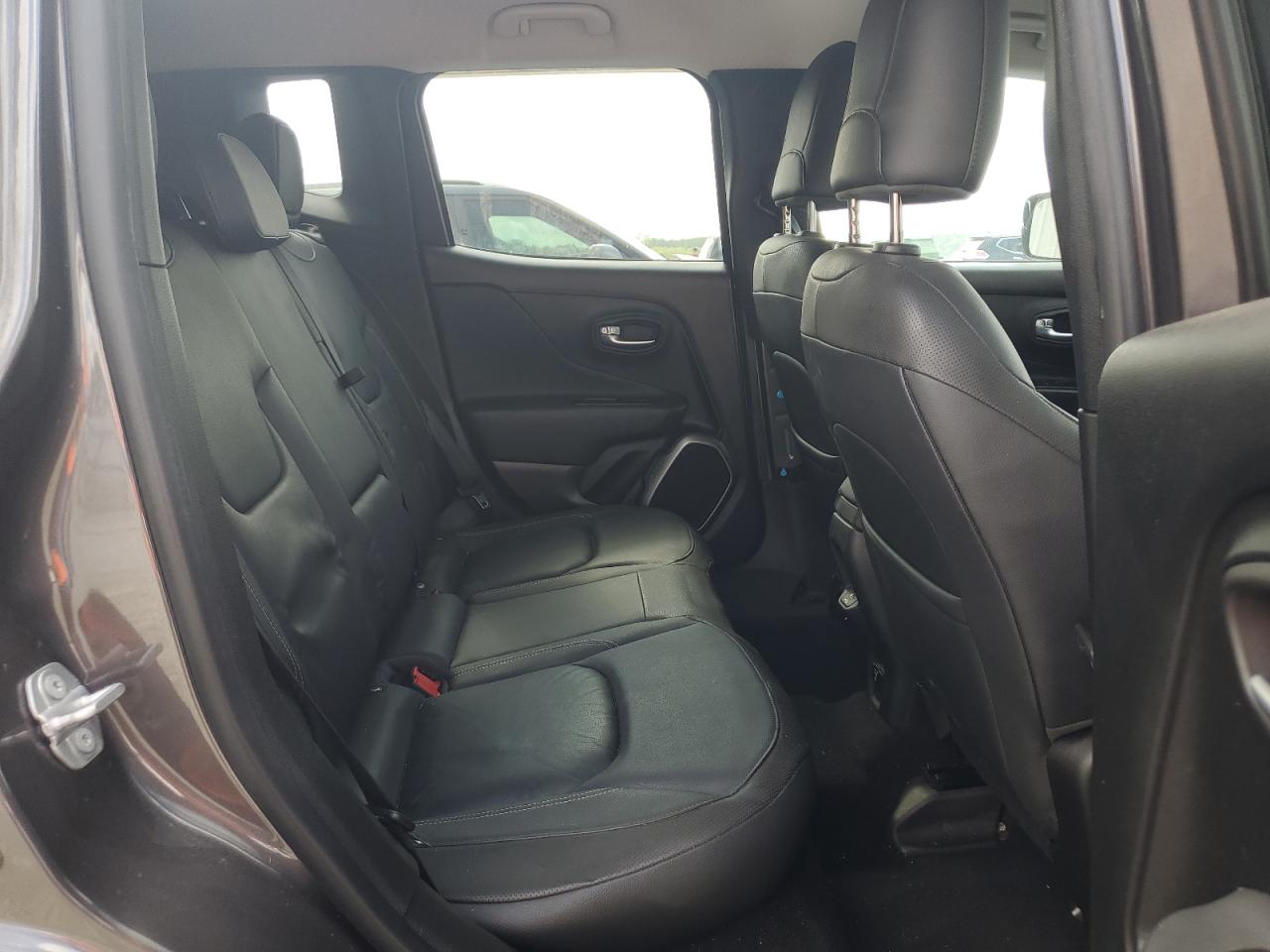 Jeep Renegade Limited Image 4