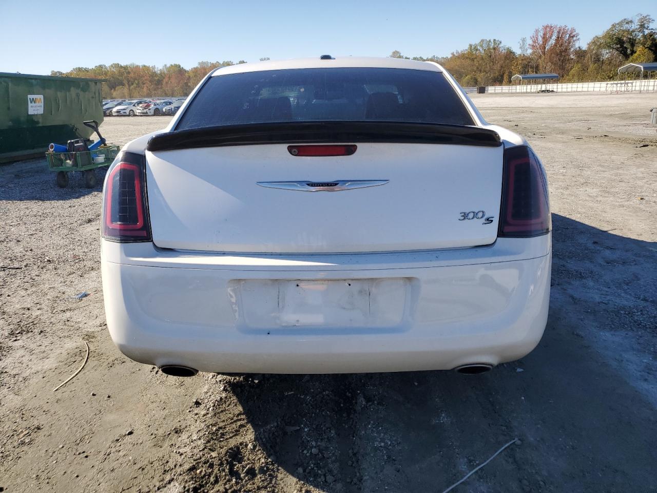 Chrysler 300 S Image 6