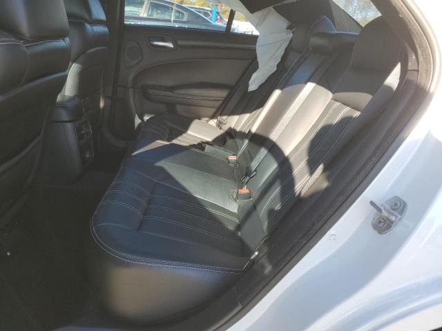 Chrysler 300 S Image 8