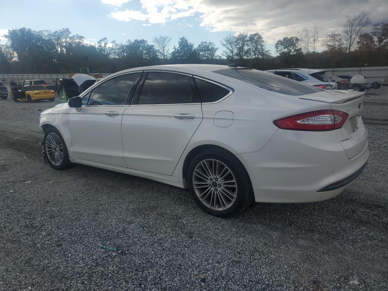 Ford Fusion Se Image 4
