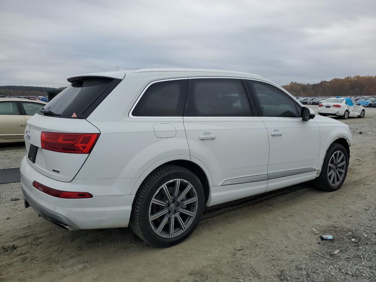 Audi Q7 Premium Plus Image 2