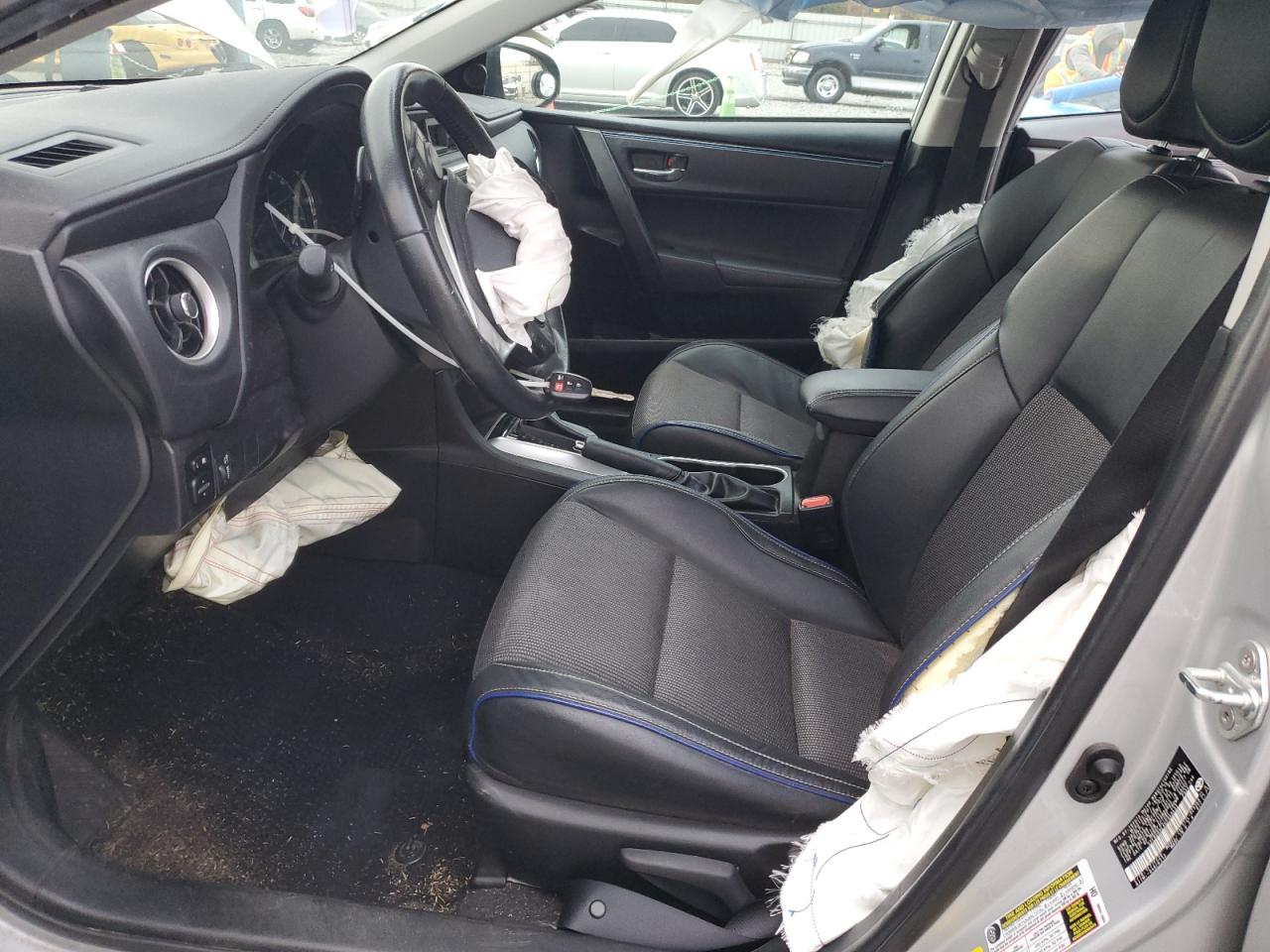 Toyota Corolla L Image 6