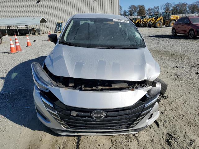 Nissan Versa S Image 5