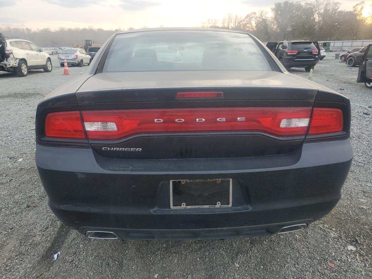 Dodge Charger Se Image 9