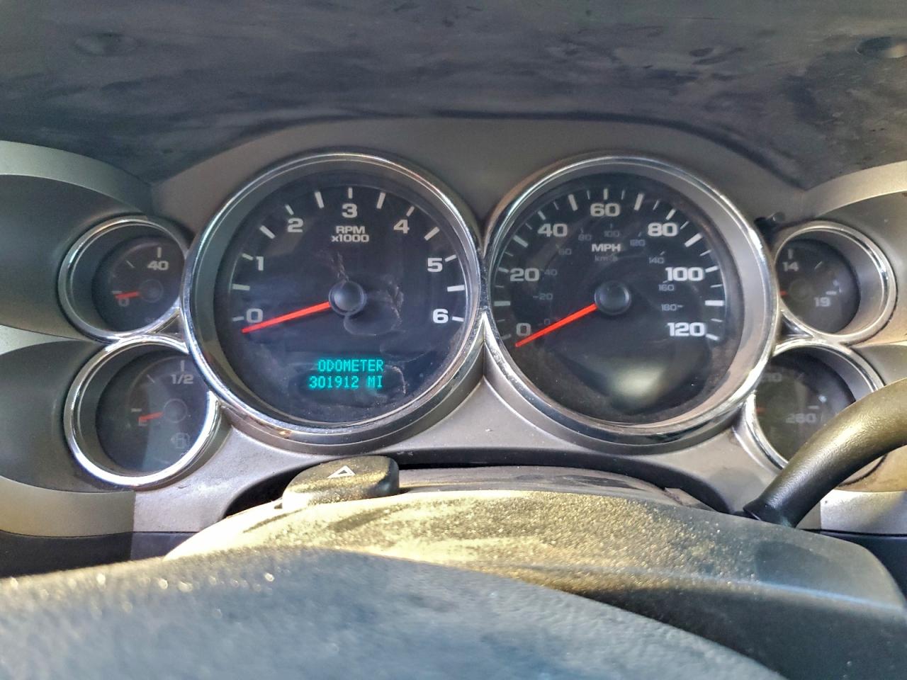 Chevrolet Silverado C1500 Image 2