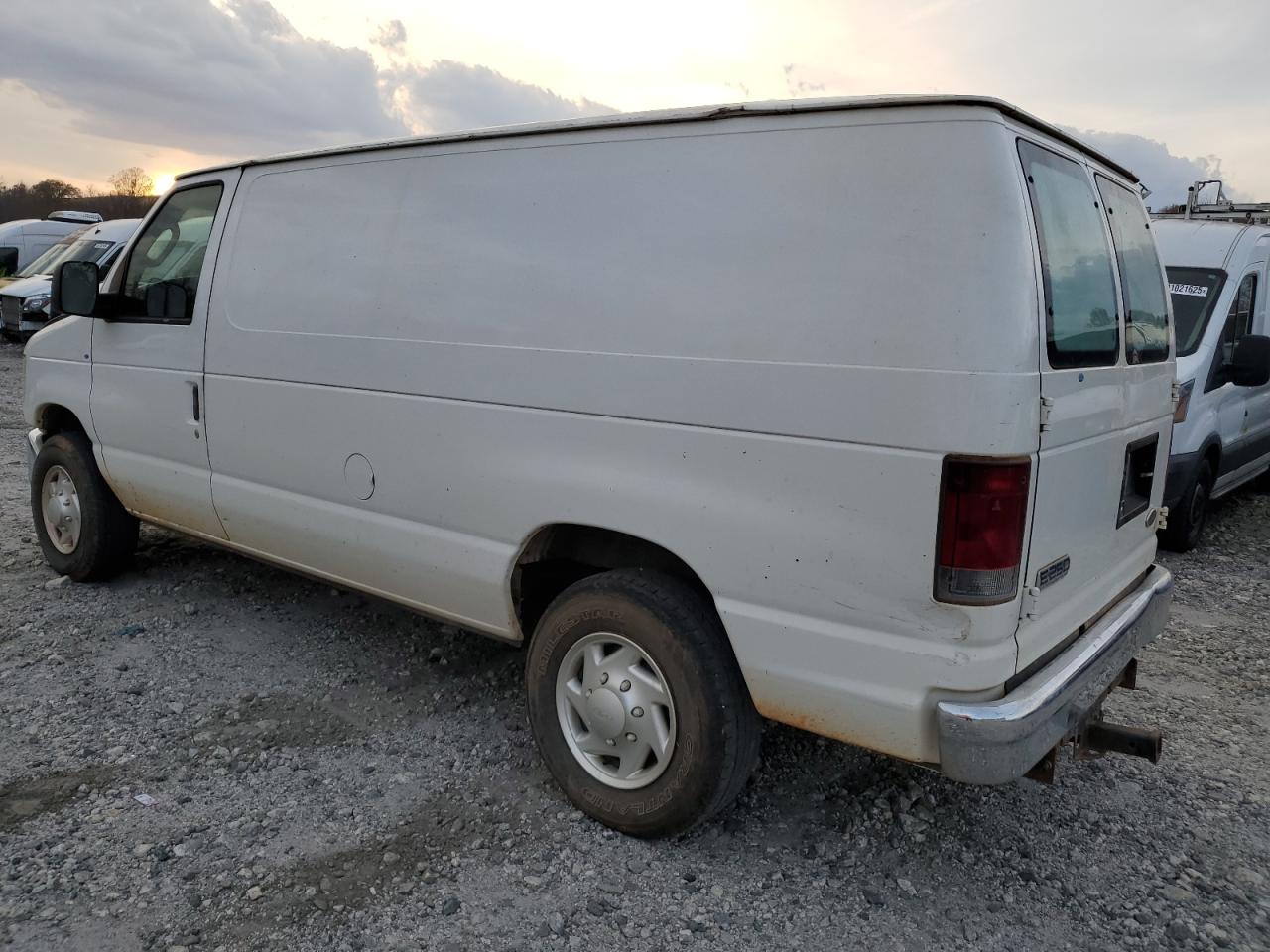 Ford Econoline E250 Van Image 2