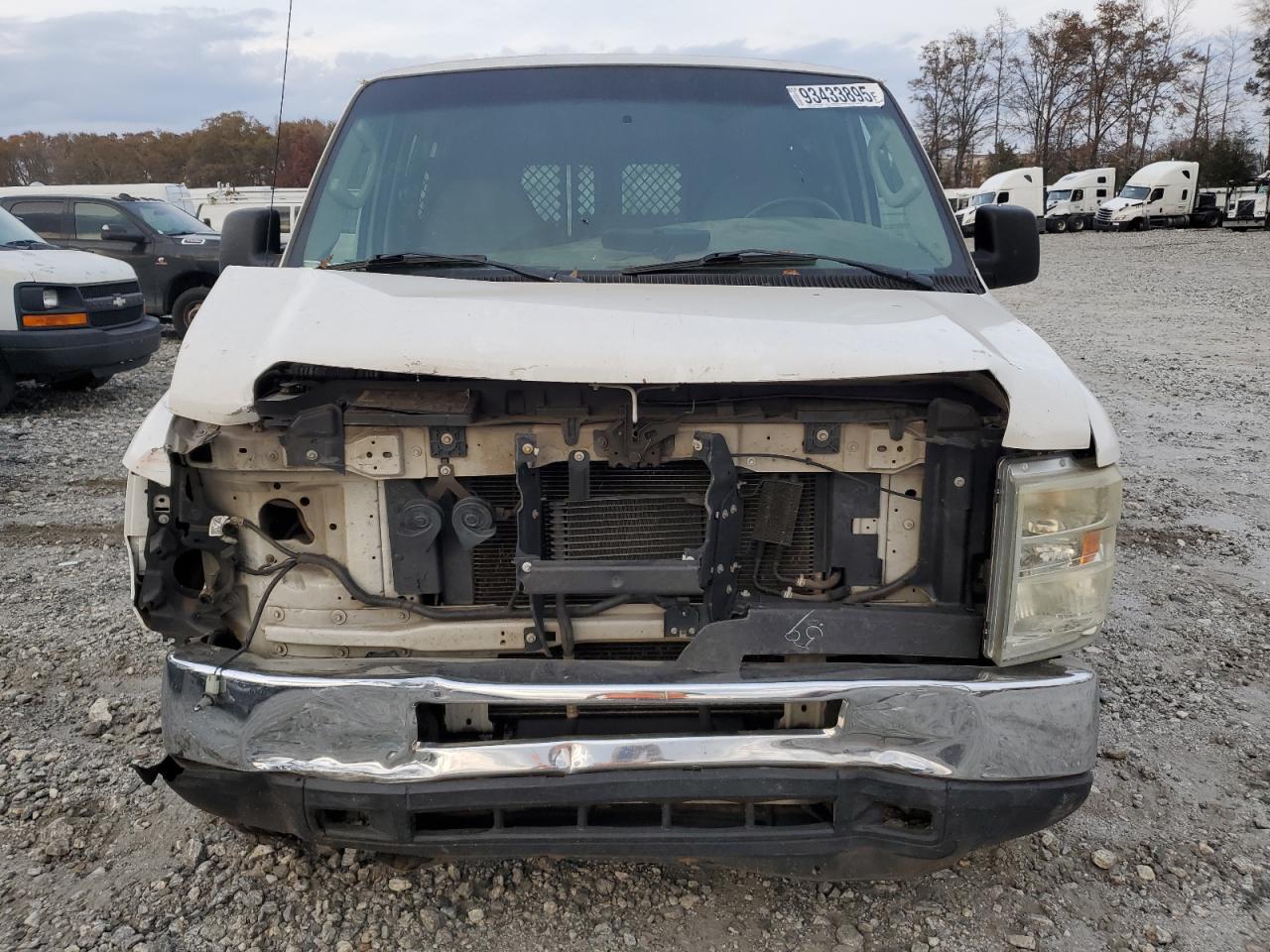 Ford Econoline E250 Van Image 14