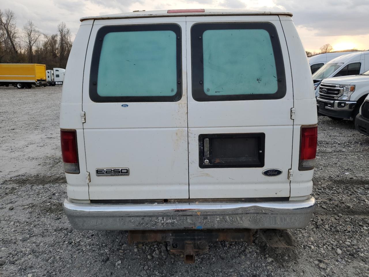 Ford Econoline E250 Van Image 8