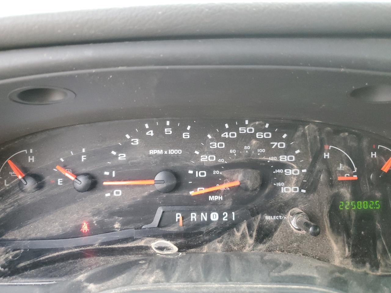 Ford Econoline E250 Van Image 5