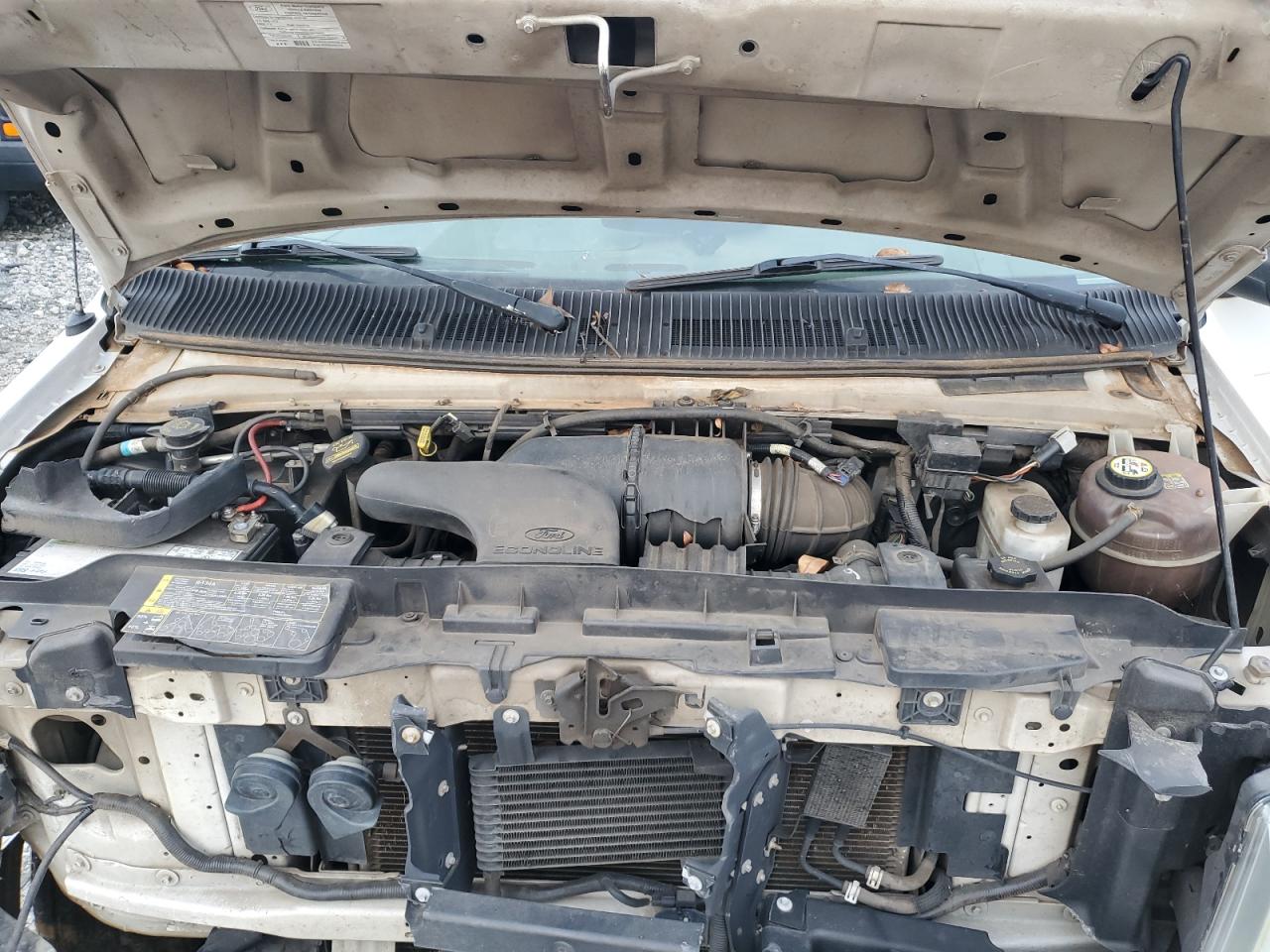 Ford Econoline E250 Van Image 11