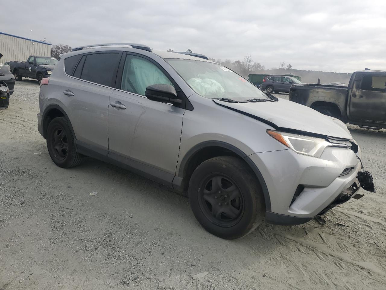 Toyota RAV4 Le Image 9