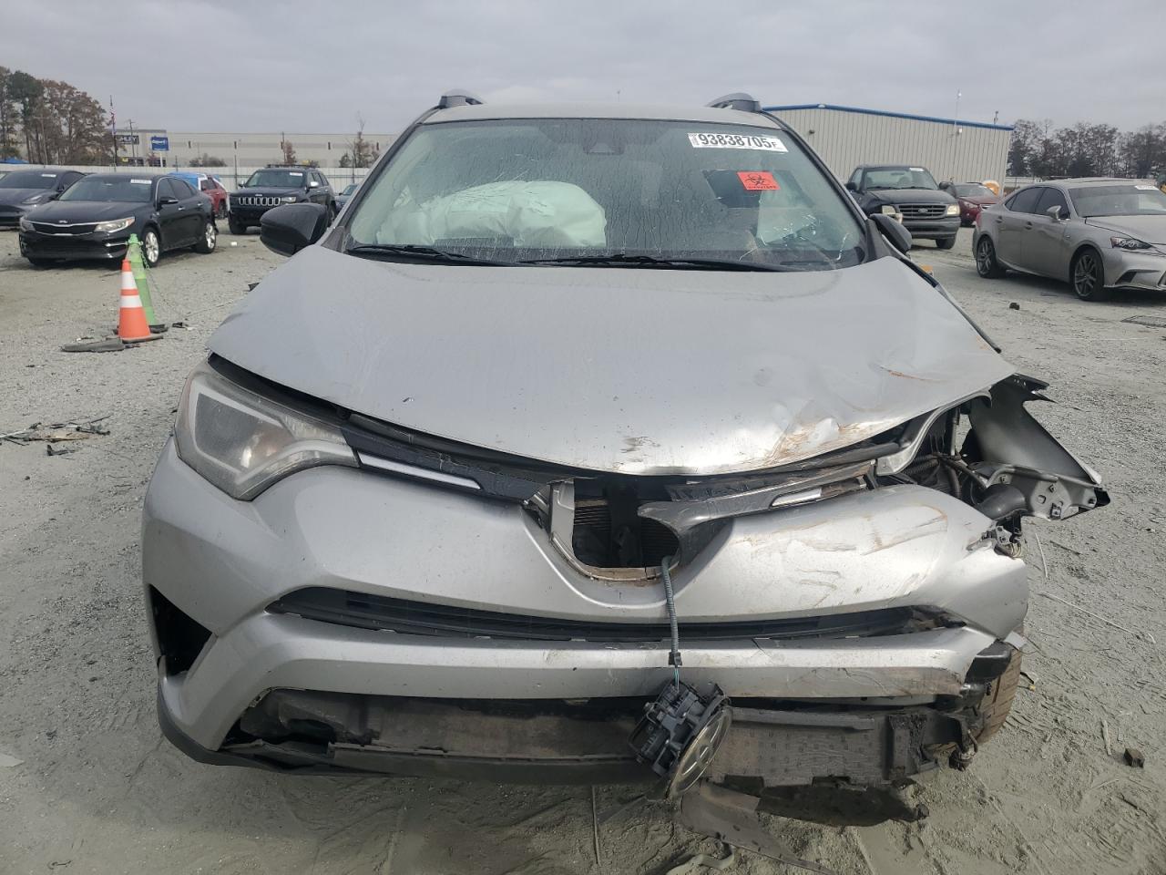 Toyota RAV4 Le Image 2