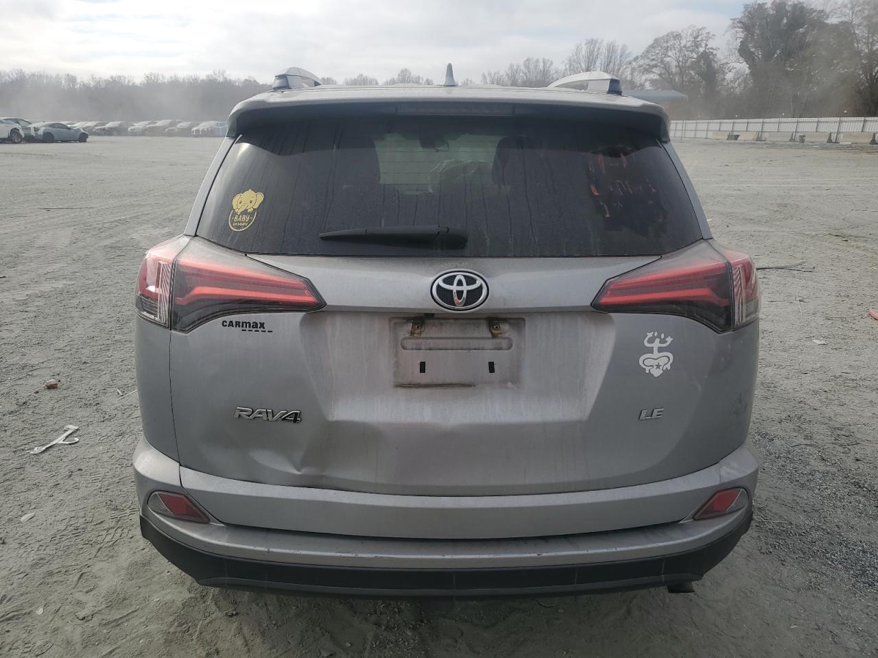 Toyota RAV4 Le Image 7