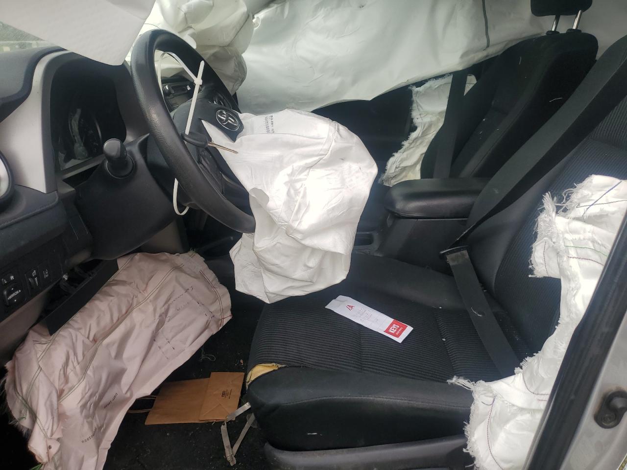 Toyota RAV4 Le Image 10