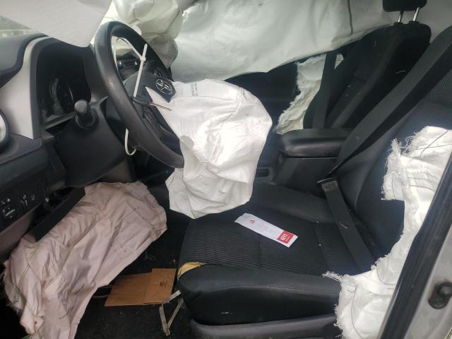 Toyota RAV4 Le Image 10