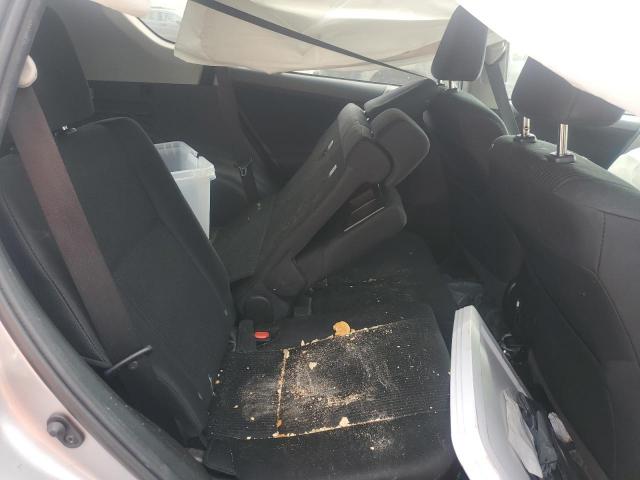 Toyota RAV4 Le Image 12