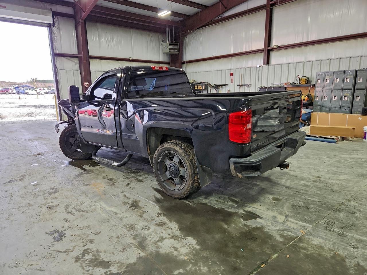 Chevrolet Silverado C1500 Image 11