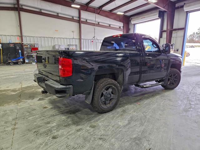 Chevrolet Silverado C1500 Image 2