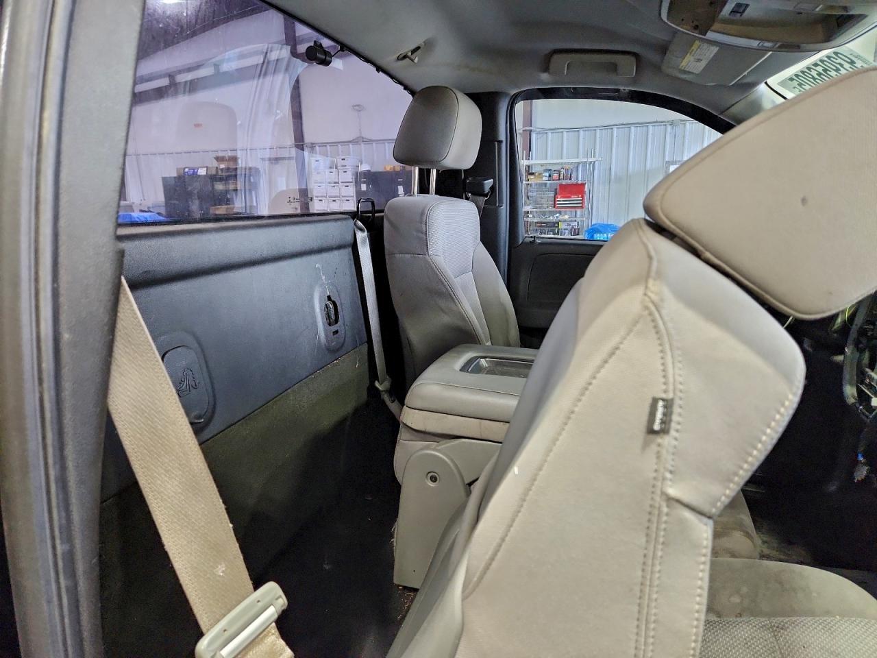 Chevrolet Silverado C1500 Image 8