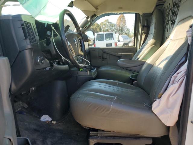 GMC Savana G2500 Image 13